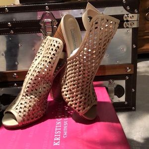 EUC - Chinese laundry weave mushroom sandal